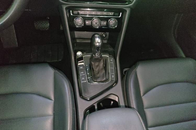 Used Volkswagen Tharu 2020 280TSI Two-Wheel Drive Luxury Edition China VI Standard Gear Lever