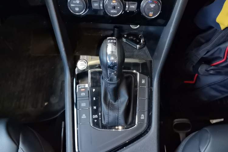 Used Volkswagen Tharu 2020 280TSI Two-Wheel Drive Luxury Plus Version China VI Standard Gear Lever