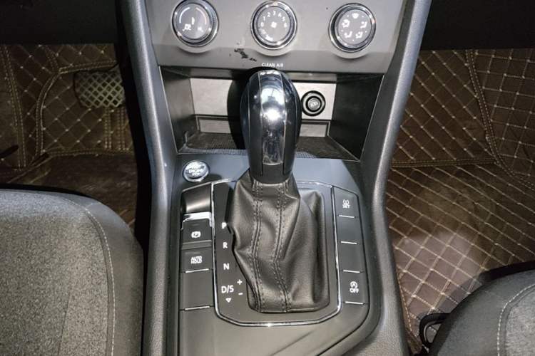 Used Volkswagen Tharu 2020 280TSI Two-Wheel Drive Trend Edition China VI Standard Gear Lever