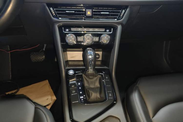 Used Volkswagen Tharu 2020 280TSI Two-Wheel Drive Comfort Edition China VI Standard Gear Lever