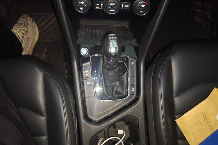 Used Volkswagen Tharu 2020 280TSI Two-Wheel Drive Comfort Edition China VI Standard Gear Lever