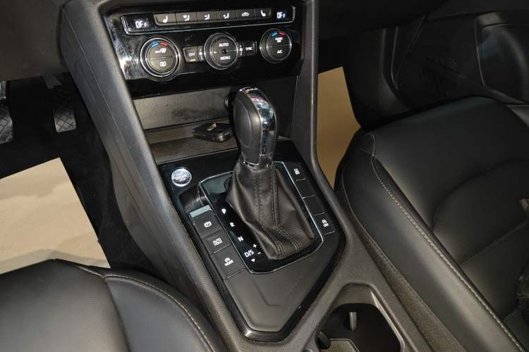 Used Volkswagen Tharu 2020 280TSI Two-Wheel Drive Luxury Edition China VI Standard Gear Lever