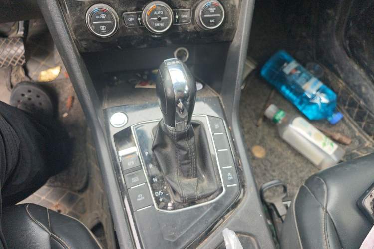 Used Volkswagen Tharu 2020 280TSI Two-Wheel Drive Luxury Plus Version China VI Standard Gear Lever