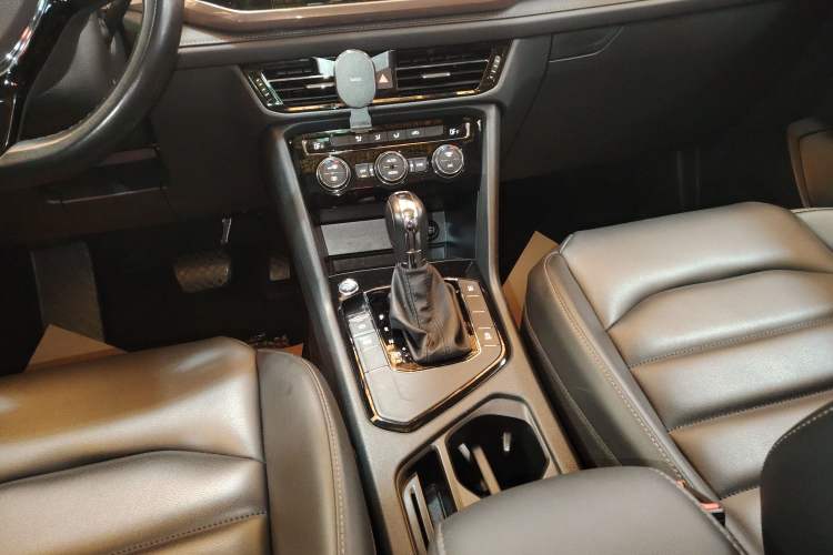 Used Volkswagen Tharu 2020 280TSI Two-Wheel Drive Comfort Edition China VI Standard Gear Lever