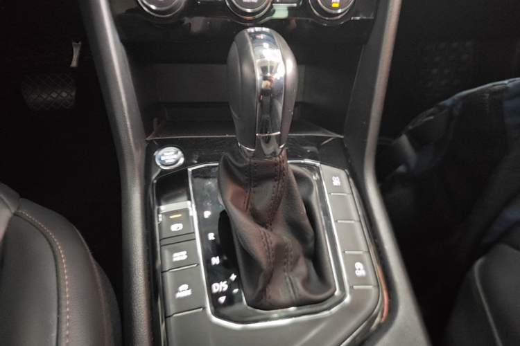 Used Volkswagen Tharu 2020 280TSI Two-Wheel Drive Luxury Edition China VI Standard Gear Lever