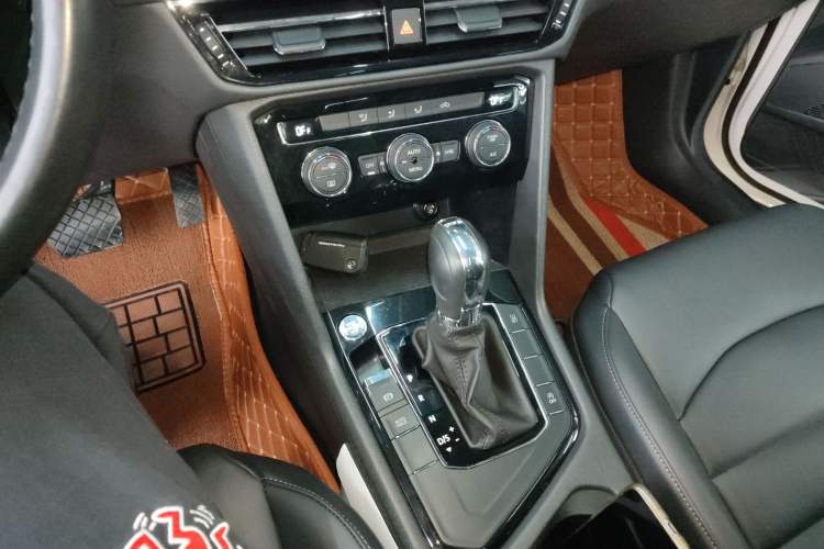 Used Volkswagen Tharu 2020 280TSI Two-Wheel Drive Comfort Edition China VI Standard Gear Lever