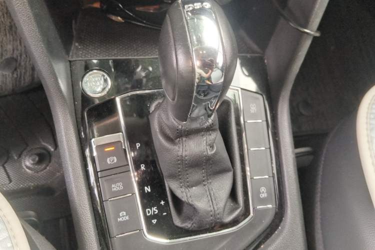 Used Volkswagen Tharu 2020 280TSI Two-Wheel Drive Luxury Edition China VI Standard Gear Lever
