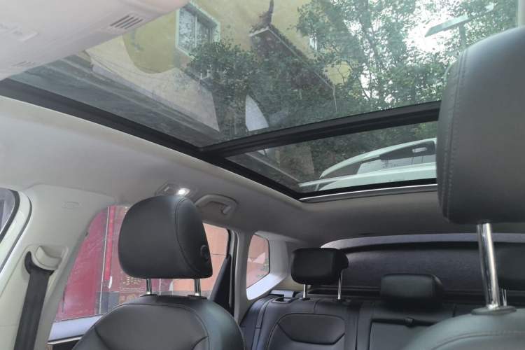 Used Volkswagen Tharu 2020 280TSI Two-Wheel Drive Luxury Edition China VI Standard Headliner