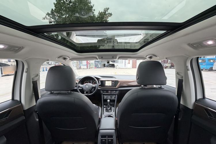 Used Volkswagen Tharu 2020 330TSI All-Wheel-Drive Luxury Edition China VI Standard Interior 1