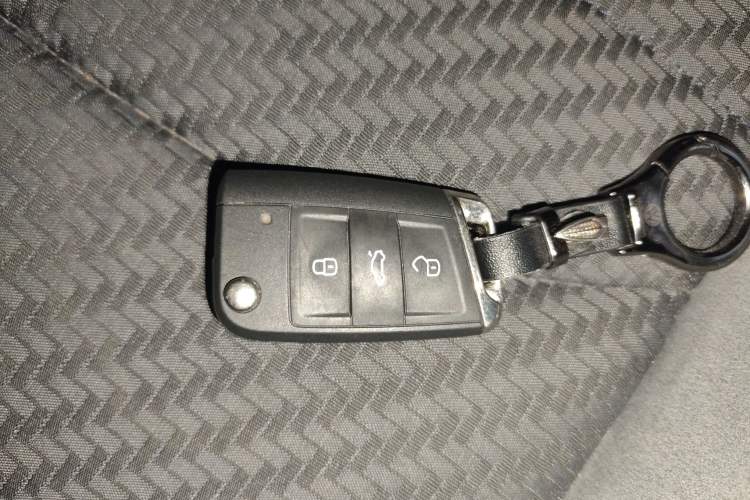 Used Volkswagen Tharu 2020 280TSI Two-Wheel Drive R-Line China VI Standard Interior 1