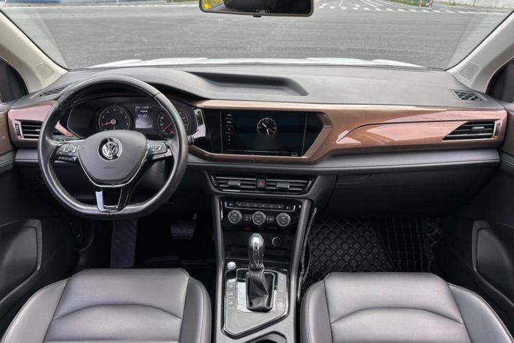 Used Volkswagen Tharu 2020 330TSI All-Wheel-Drive Luxury Edition China VI Standard Interior 10