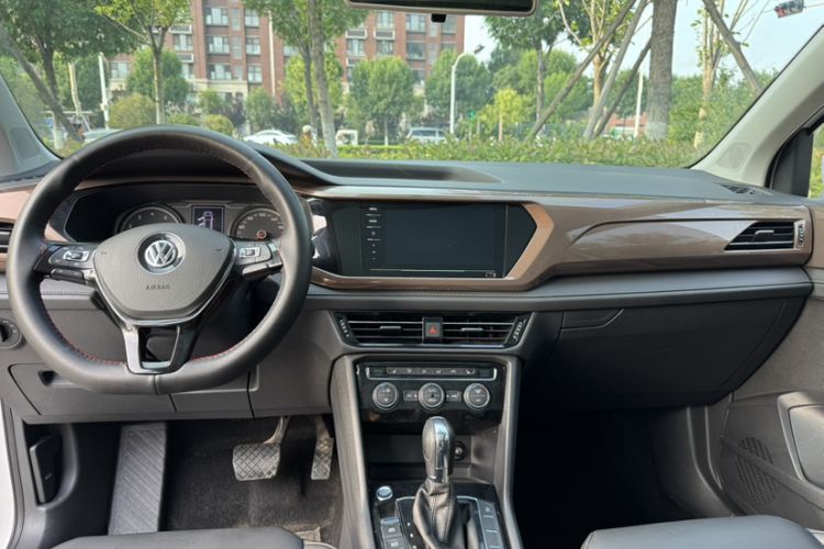 Used Volkswagen Tharu 2020 280TSI Two-Wheel Drive Luxury Plus Version China VI Standard Interior 3