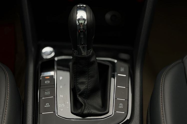 Used Volkswagen Tharu 2020 330TSI All-Wheel-Drive Luxury Edition China VI Standard Interior 4