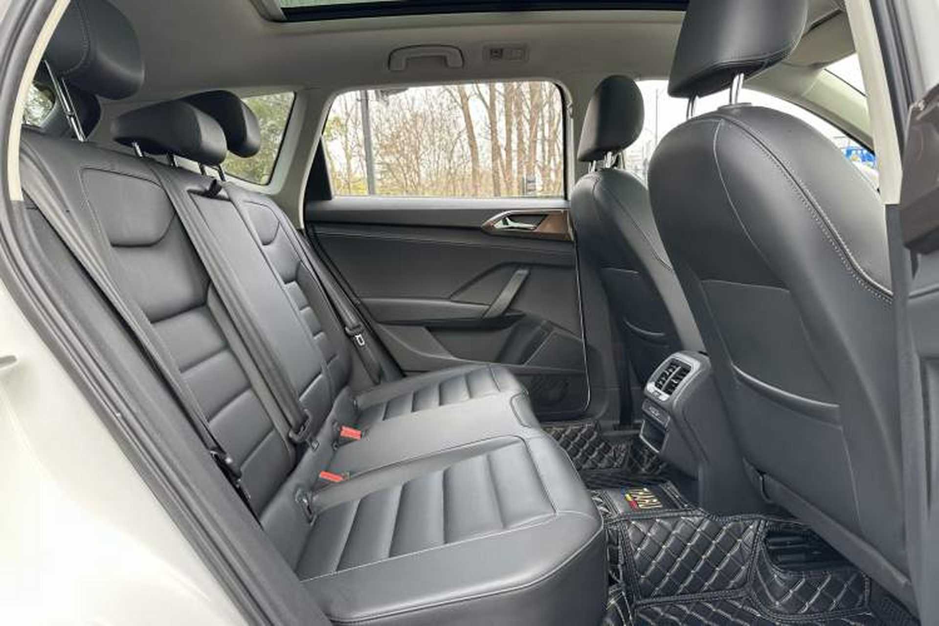 Used Volkswagen Tharu 2020 330TSI All-Wheel-Drive Luxury Edition China VI Standard Interior 4