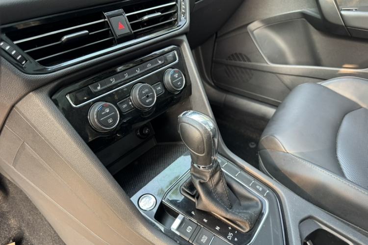 Used Volkswagen Tharu 2020 280TSI Two-Wheel Drive Luxury Plus Version China VI Standard Interior 4