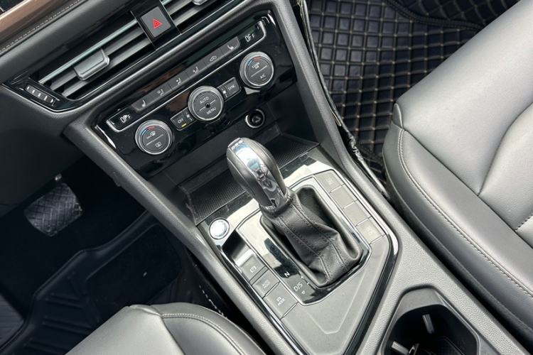 Used Volkswagen Tharu 2020 330TSI All-Wheel-Drive Luxury Edition China VI Standard Interior 4