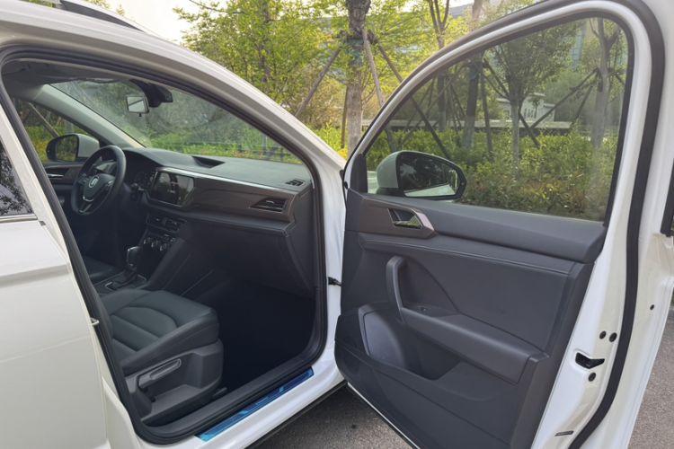 Used Volkswagen Tharu 2020 280TSI Two-Wheel Drive Luxury Edition China VI Standard Interior 5