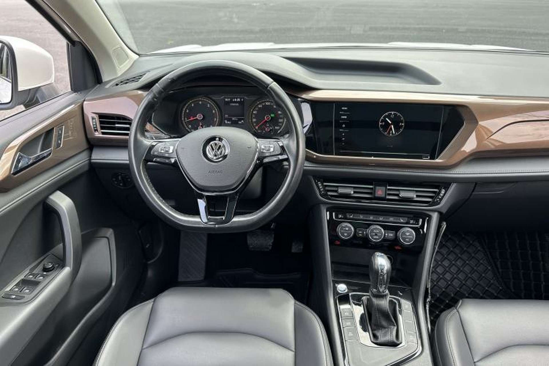 Used Volkswagen Tharu 2020 330TSI All-Wheel-Drive Luxury Edition China VI Standard Interior 5