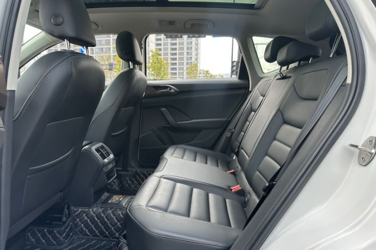 Used Volkswagen Tharu 2020 330TSI All-Wheel-Drive Luxury Edition China VI Standard Interior 8