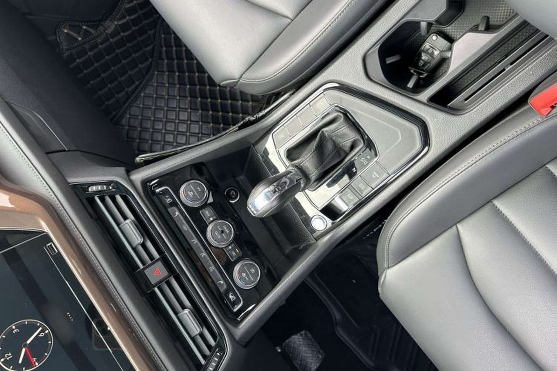 Used Volkswagen Tharu 2020 330TSI All-Wheel-Drive Luxury Edition China VI Standard Interior 9