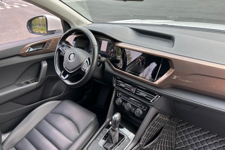 Used Volkswagen Tharu 2020 330TSI All-Wheel-Drive Luxury Edition China VI Standard Interior 9