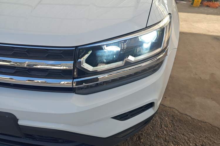 Used Volkswagen Tharu 2020 280TSI Two-Wheel Drive Luxury Edition China VI Standard Left Front Headlight