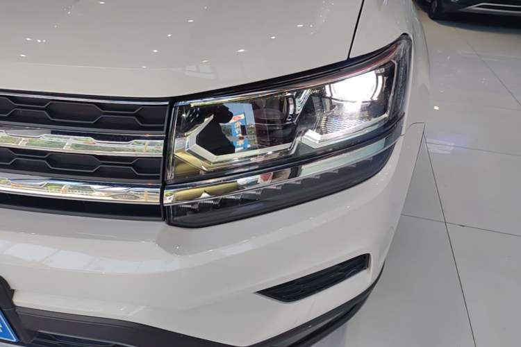 Used Volkswagen Tharu 2020 Facelift 330TSI Four-Wheel Drive Luxury PLUS Version China VI Standard Left Front Headlight