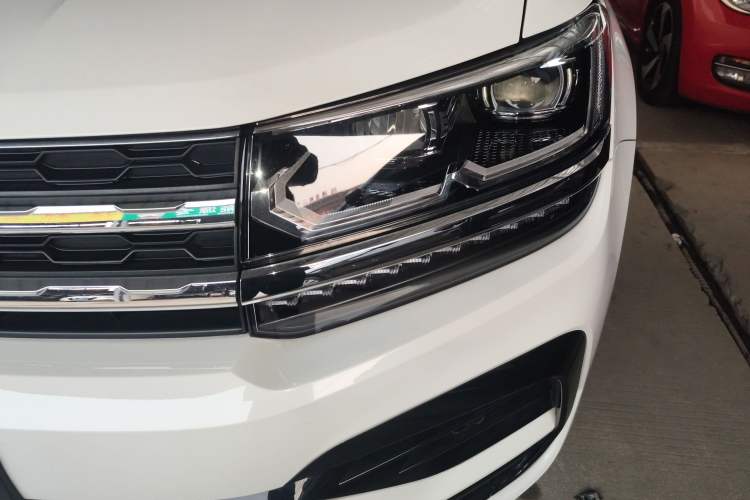 Used Volkswagen Tharu 2020 280TSI Two-Wheel Drive R-Line China VI Standard Left Front Headlight