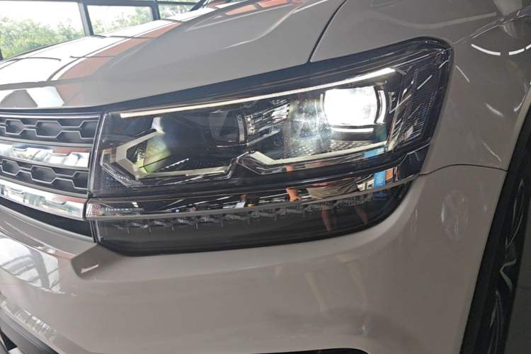 Used Volkswagen Tharu 2020 280TSI Two-Wheel Drive Luxury Edition China VI Standard Left Front Headlight