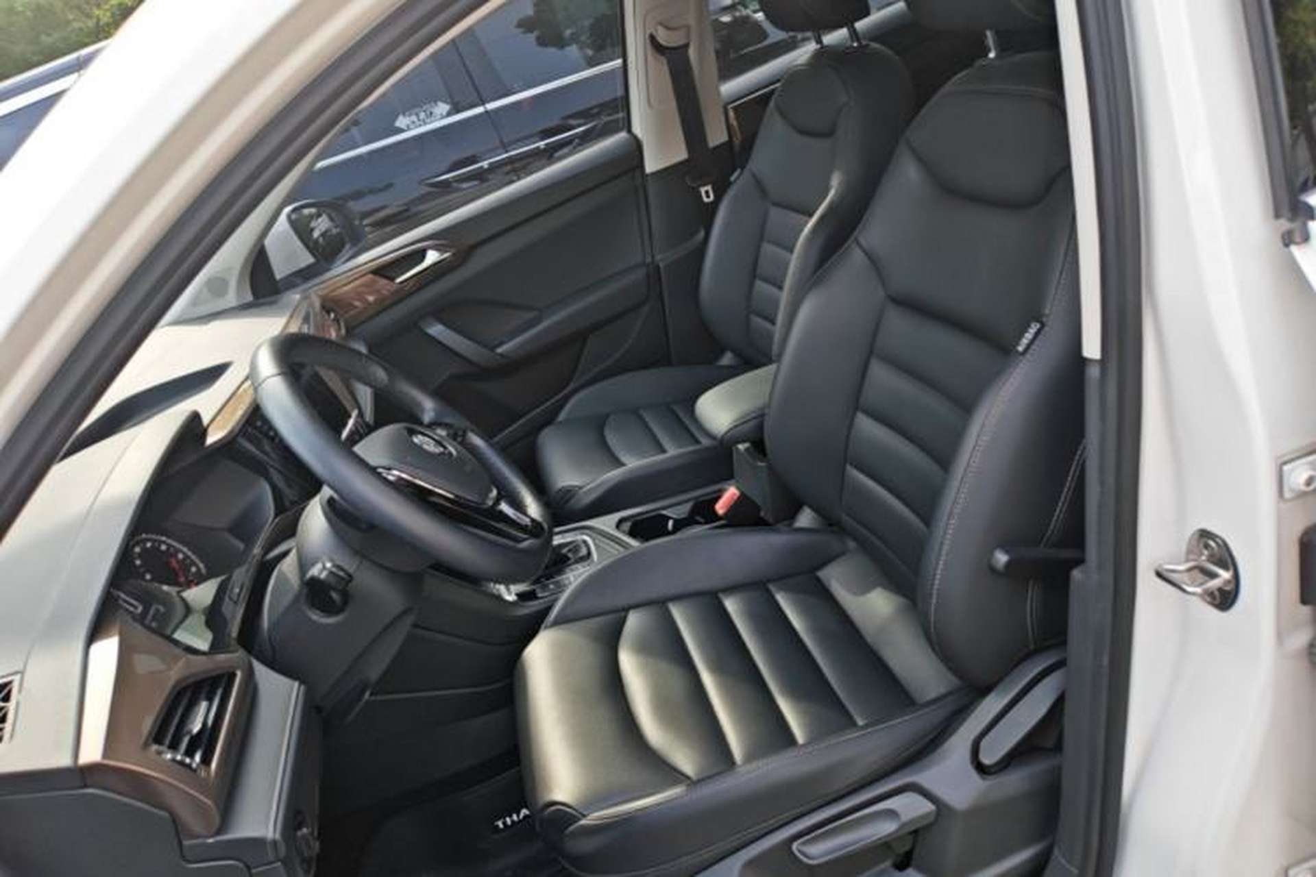 Used Volkswagen Tharu 2020 330TSI All-Wheel-Drive Luxury Edition China VI Standard Left Front Seat