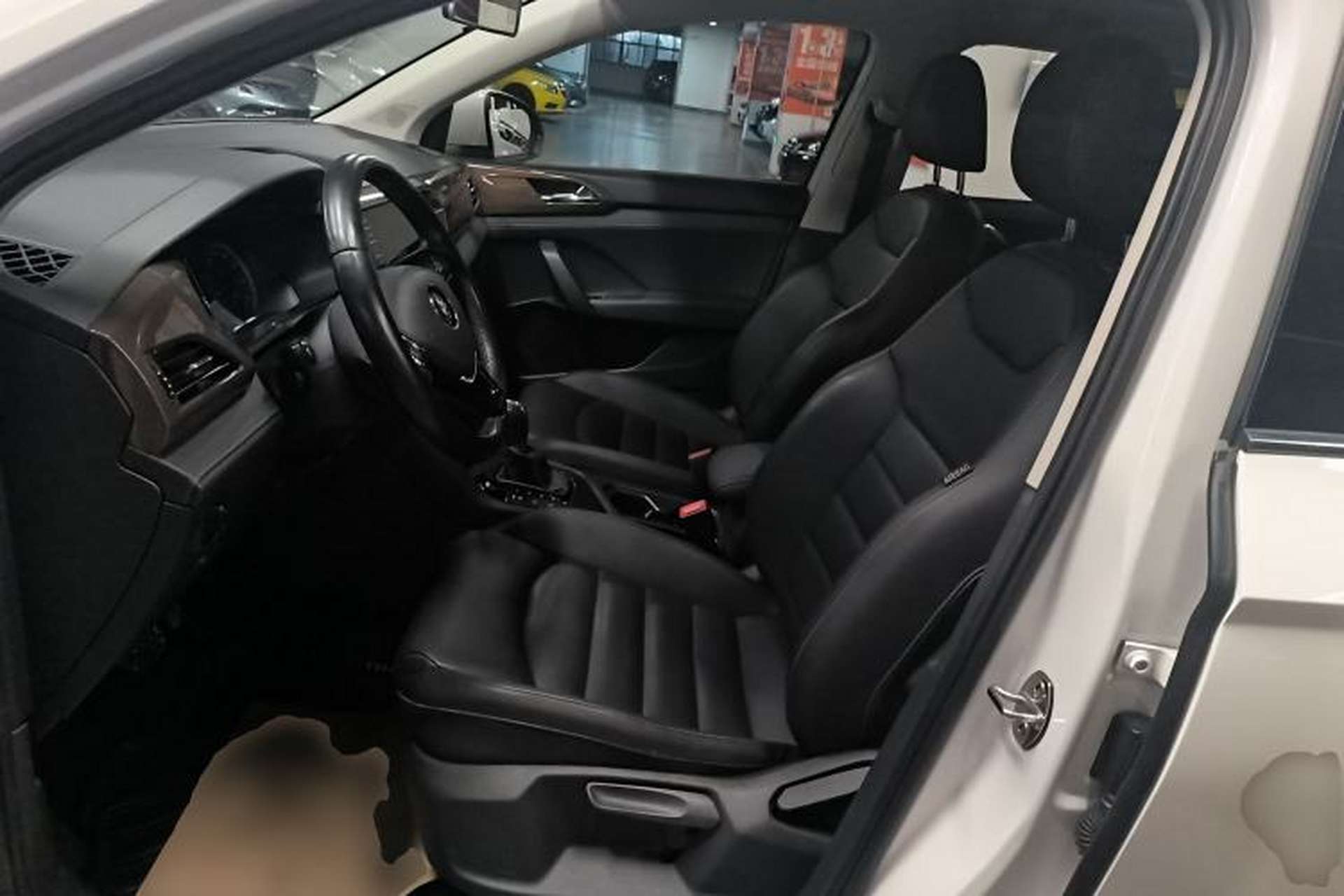 Used Volkswagen Tharu 2020 330TSI All-Wheel-Drive Luxury Edition China VI Standard Left Front Seat