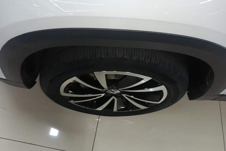 Used Volkswagen Tharu 2020 280TSI Two-Wheel Drive Luxury Plus Version China VI Standard Left Front Wheel Hub