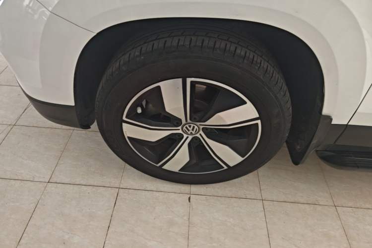 Used Volkswagen Tharu 2020 280TSI Two-Wheel Drive Comfort Edition China VI Standard Left Front Wheel Hub