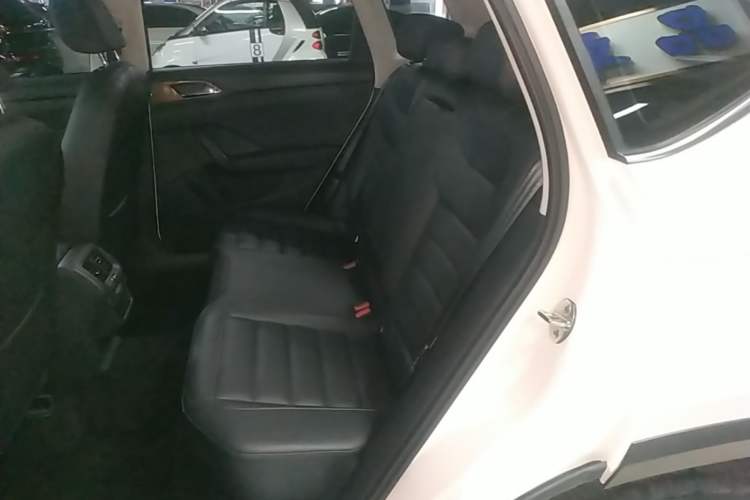 Used Volkswagen Tharu 2020 280TSI Two-Wheel Drive Luxury Plus Version China VI Standard Left Rear Seat