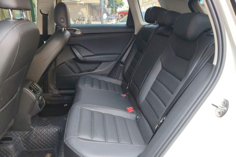 Used Volkswagen Tharu 2020 280TSI Two-Wheel Drive Luxury Plus Version China VI Standard Left Rear Seat