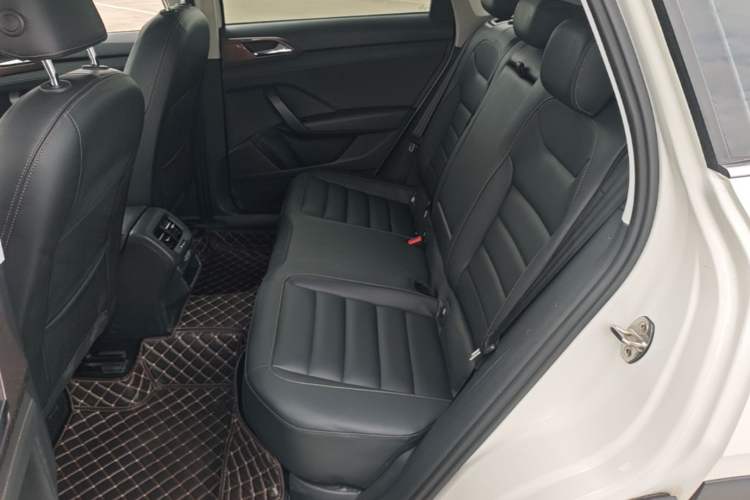 Used Volkswagen Tharu 2020 280TSI Two-Wheel Drive Luxury Edition China VI Standard Left Rear Seat