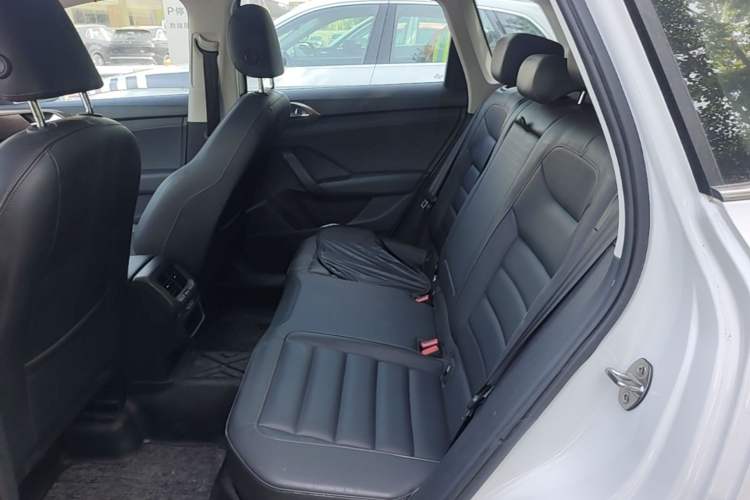Used Volkswagen Tharu 2020 330TSI All-Wheel-Drive Luxury Edition China VI Standard Left Rear Seat