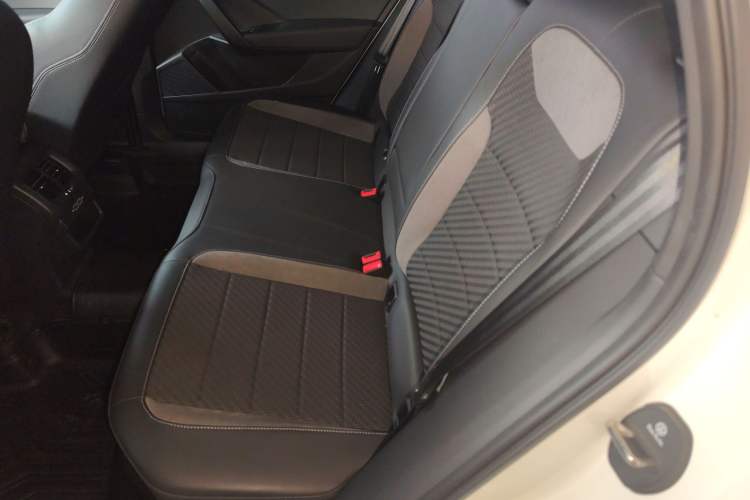 Used Volkswagen Tharu 2020 280TSI Two-Wheel Drive R-Line China VI Standard Left Rear Seat