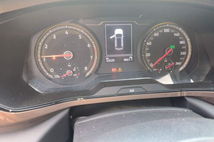 Used Volkswagen Tharu 2020 280TSI Two-Wheel Drive Luxury Plus Version China VI Standard Odometer Close Up