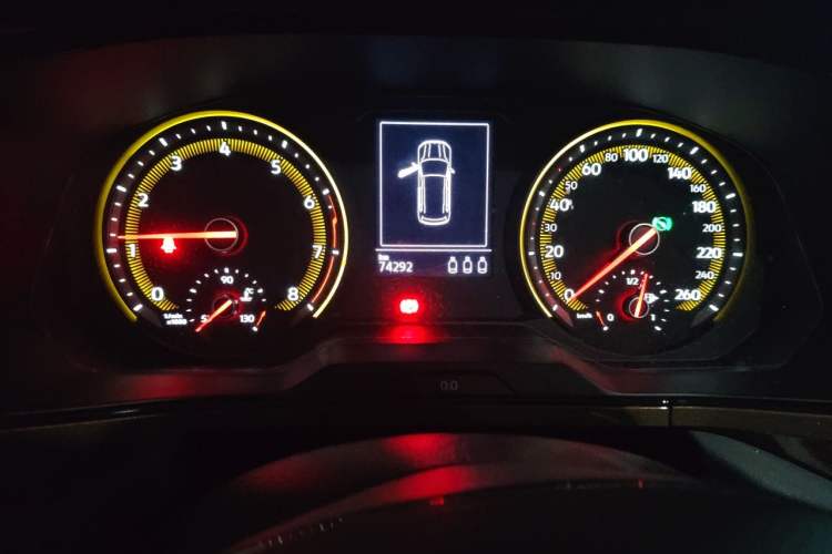 Used Volkswagen Tharu 2020 280TSI Two-Wheel Drive Luxury Plus Version China VI Standard Odometer Close Up