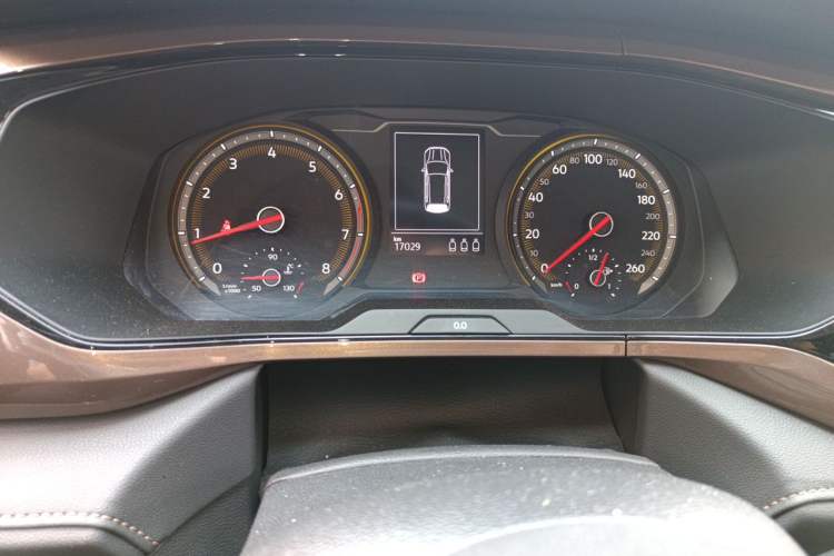 Used Volkswagen Tharu 2020 280TSI Two-Wheel Drive Luxury Edition China VI Standard Odometer Close Up
