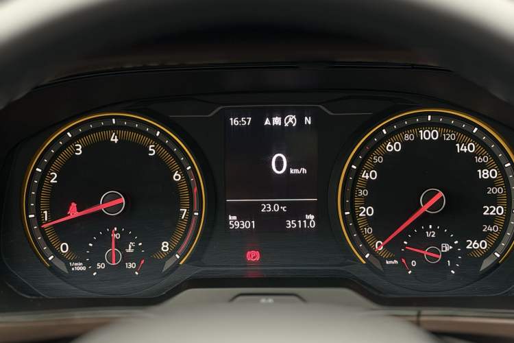 Used Volkswagen Tharu 2020 330TSI All-Wheel-Drive Luxury Edition China VI Standard Odometer Close Up