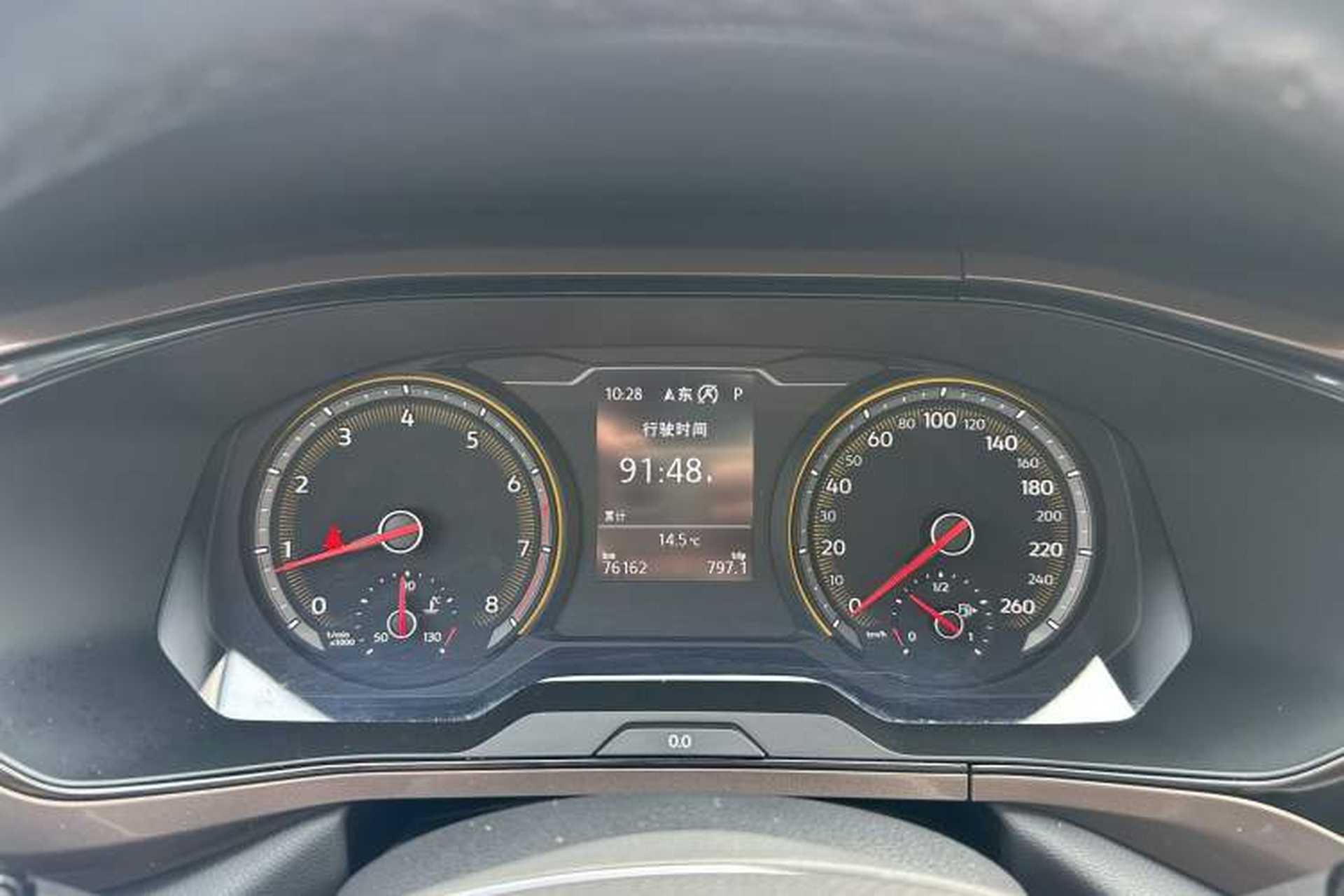 Used Volkswagen Tharu 2020 330TSI All-Wheel-Drive Luxury Edition China VI Standard Odometer Close Up