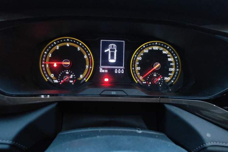 Used Volkswagen Tharu 2020 280TSI Two-Wheel Drive Luxury Edition China VI Standard Odometer Close Up