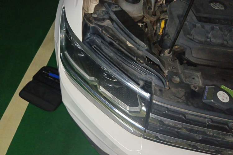 Used Volkswagen Tharu 2020 Facelift 330TSI Four-Wheel Drive Luxury PLUS Version China VI Standard Right Front Headlight