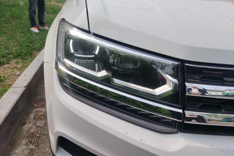 Used Volkswagen Tharu 2020 280TSI Two-Wheel Drive Luxury Edition China VI Standard Right Front Headlight