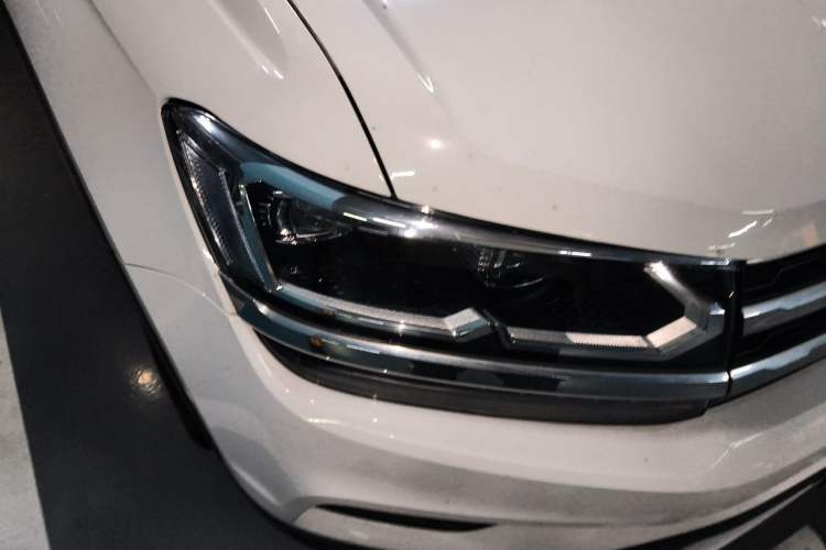 Used Volkswagen Tharu 2020 280TSI Two-Wheel-Drive Flagship Version China VI Right Front Headlight