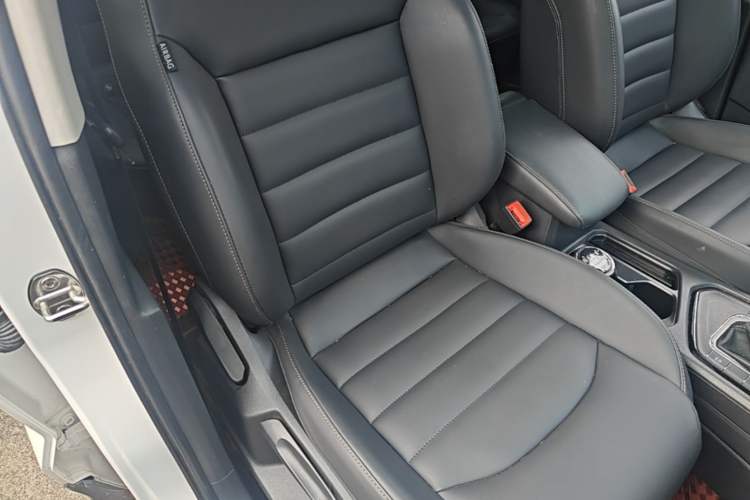Used Volkswagen Tharu 2020 330TSI All-Wheel-Drive Luxury Edition China VI Standard Right Front Seat