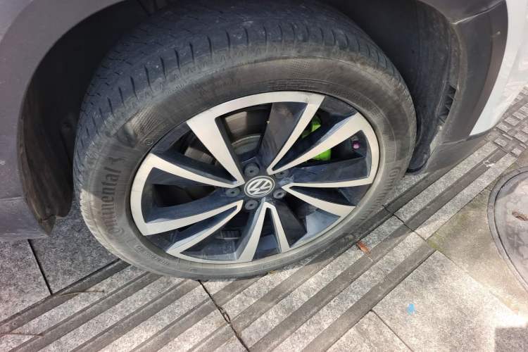 Used Volkswagen Tharu 2020 280TSI Two-Wheel Drive Luxury Edition China VI Standard Right Front Wheel Hub