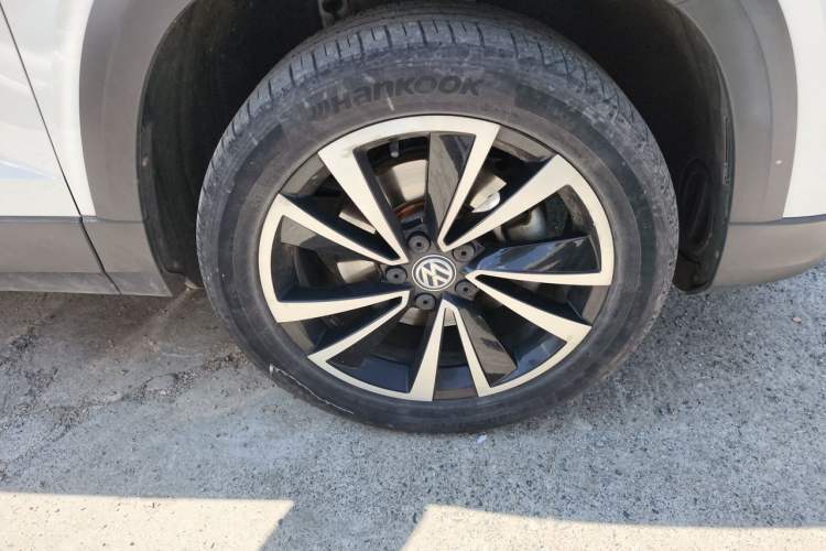 Used Volkswagen Tharu 2020 280TSI Two-Wheel Drive Luxury Plus Version China VI Standard Right Front Wheel Hub